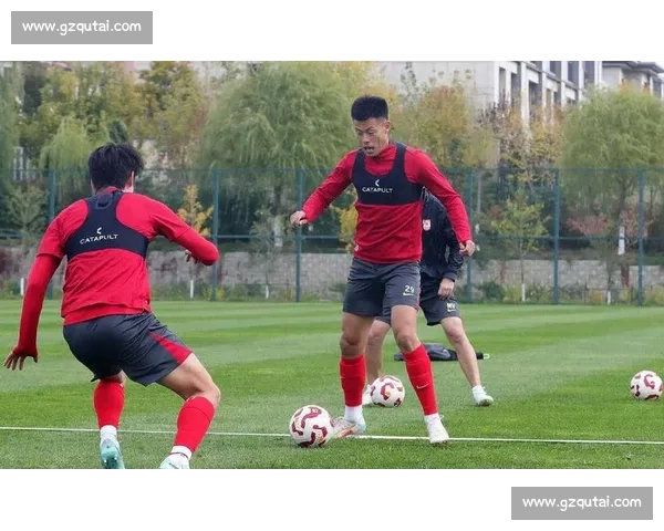 亚泰外援卡米洛合练亮相 暂未达比赛状态 亚泰外援卡米洛合练亮相 暂未达比赛状态