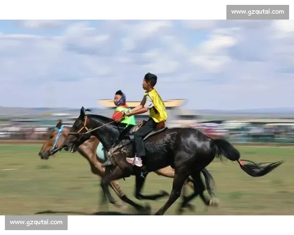锡林郭勒蒙古马超级联赛总决赛燃情开赛 万马奔腾演绎草原速度与激情 锡林郭勒蒙古马超级联赛总决赛燃情开赛 万马奔腾演绎草原速度与激情