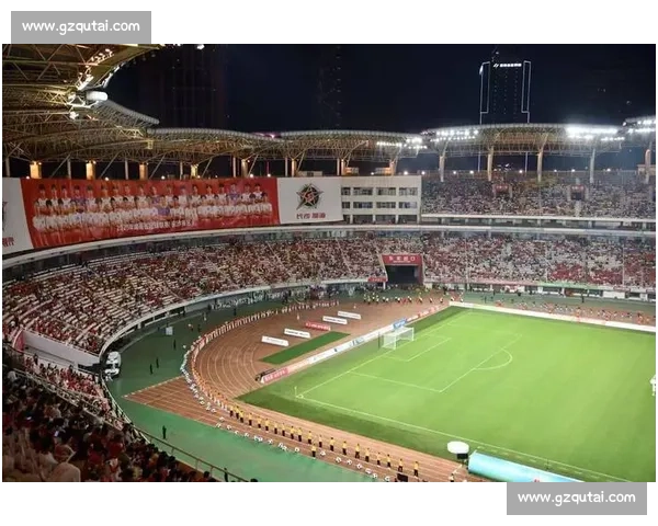 湘超首球！李章毓头球破门点燃贺龙体育场