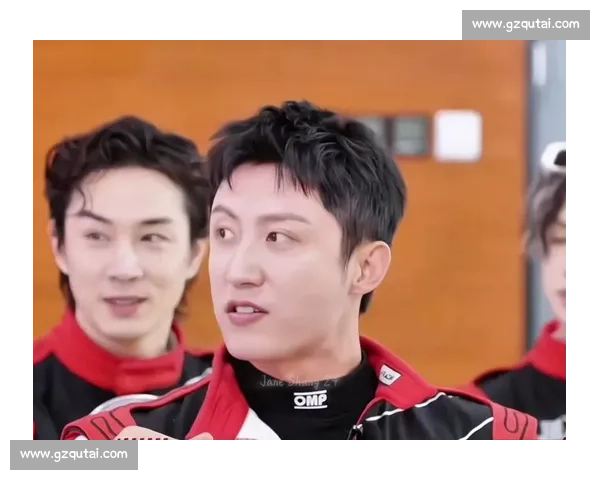 黄景瑜体验韩东君漂移直呼头晕,赛车世家实力碾压综艺现场 黄景瑜体验韩东君漂移直呼头晕,赛车世家实力碾压综艺现场