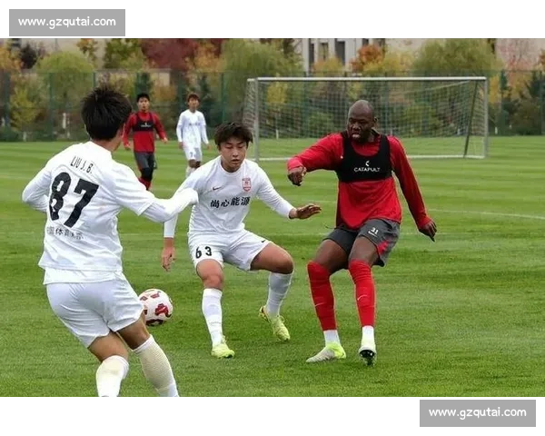 亚泰外援卡米洛合练亮相 暂未达比赛状态