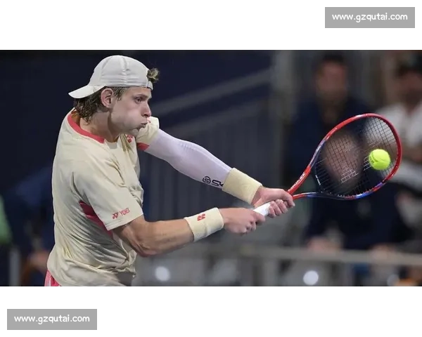 贝尔赫斯直落两盘横扫奥佩尔卡，强势晋级巡回赛决赛