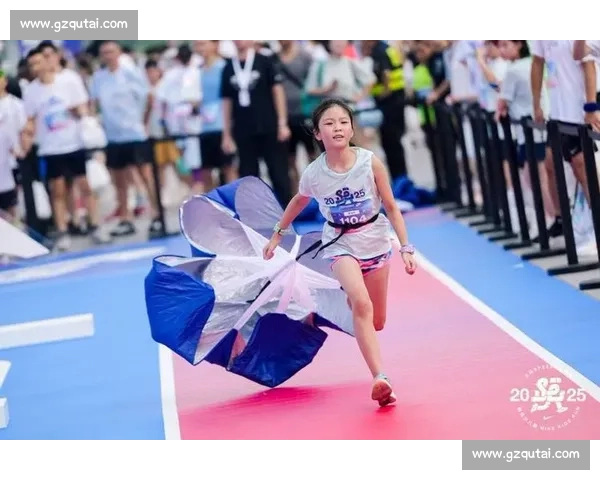 滨江赛道飞毛腿 马铭浩 15 分 33 秒夺上马少儿跑冠军